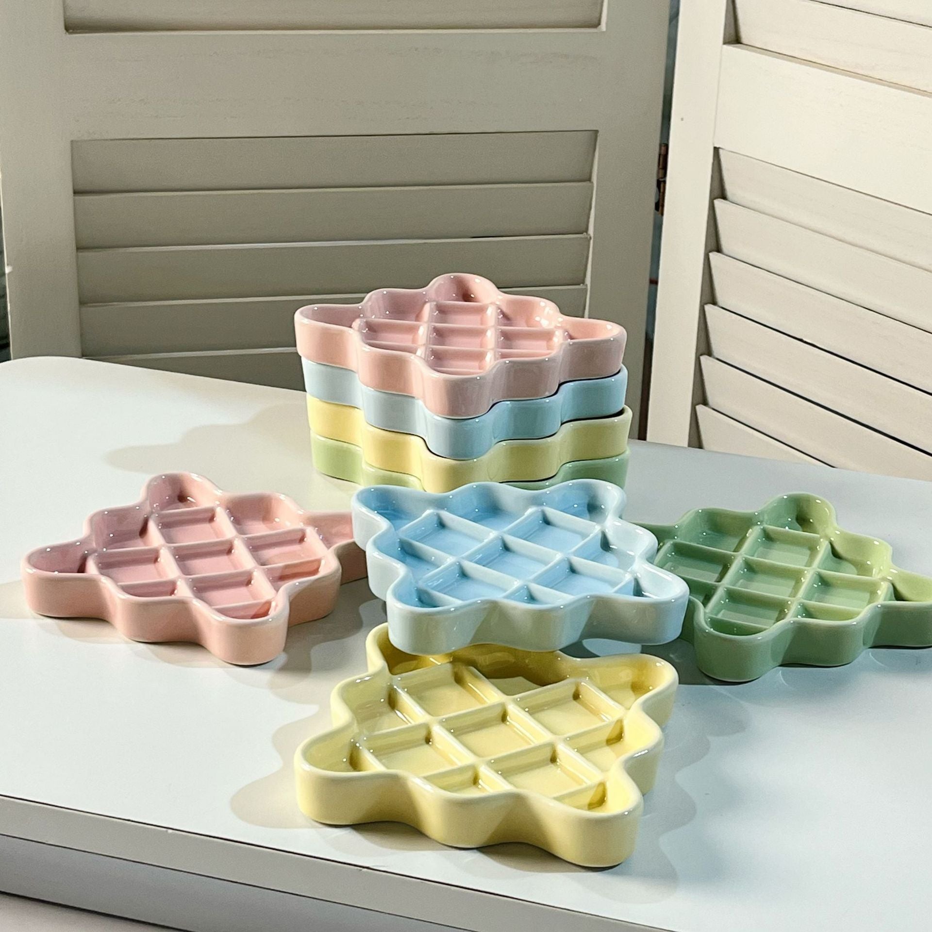 Ceramic Slow Feeder Plate for Cats & Small Dogs – Shallow Feeding Dish