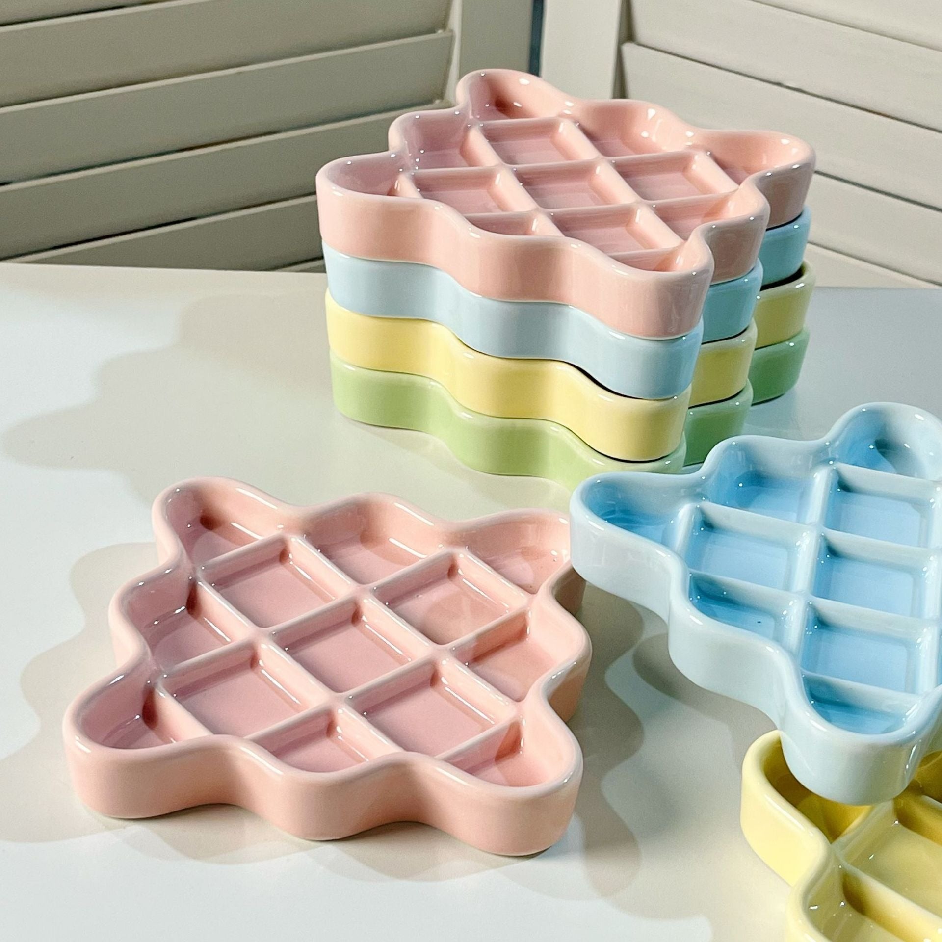 Ceramic Slow Feeder Plate for Cats & Small Dogs – Shallow Feeding Dish