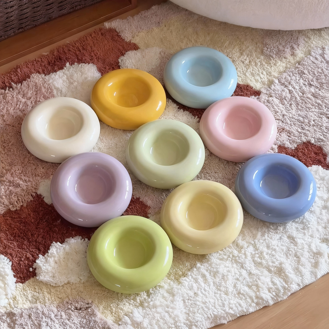 An image of Ceramic Pet Plate with Curved Edge – Slightly Elevated Shallow Dish for Long-Haired Cats